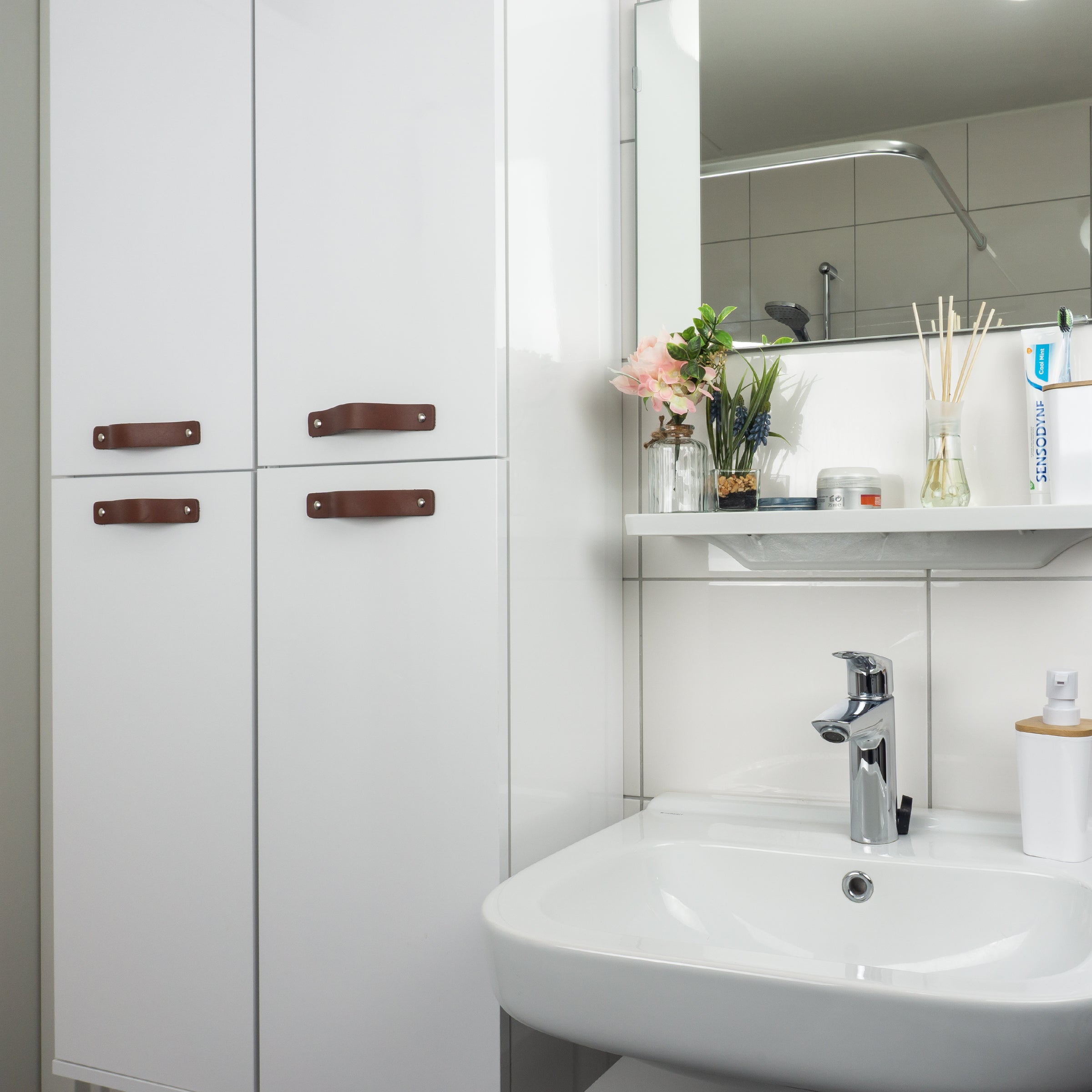 Leren Handgrepen 12 stuks – Meubelgreep – Handvaten Kast – Keukengreep – Ladegreep – Leren Lus – Incl. Sierschroeven – 100% Buffel Leer - Cognac