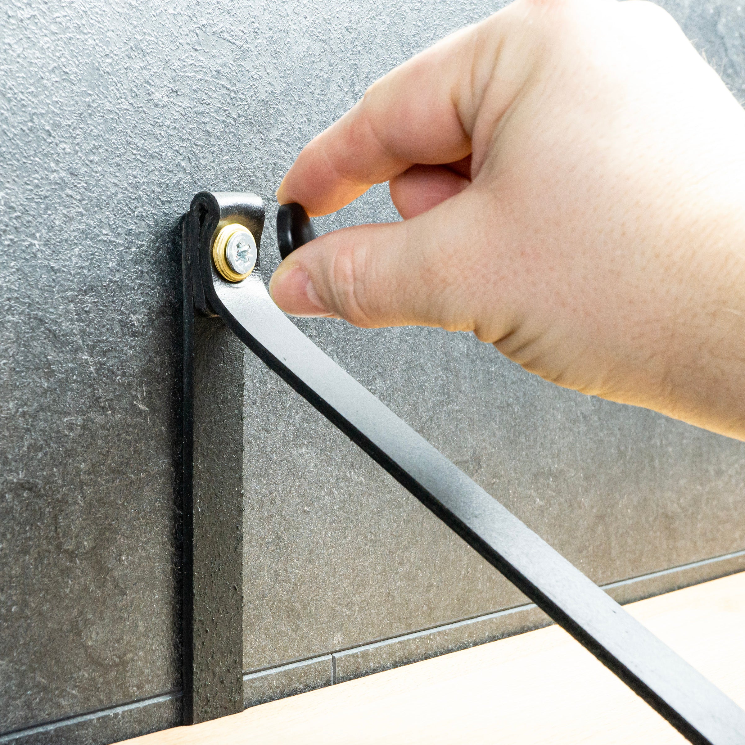 Luxe Wandrek – Wandplank met Leren Bevestiging – Keukenrek ophangbaar voor keukengerei incl. hangers – 100% Leer – Massief hout