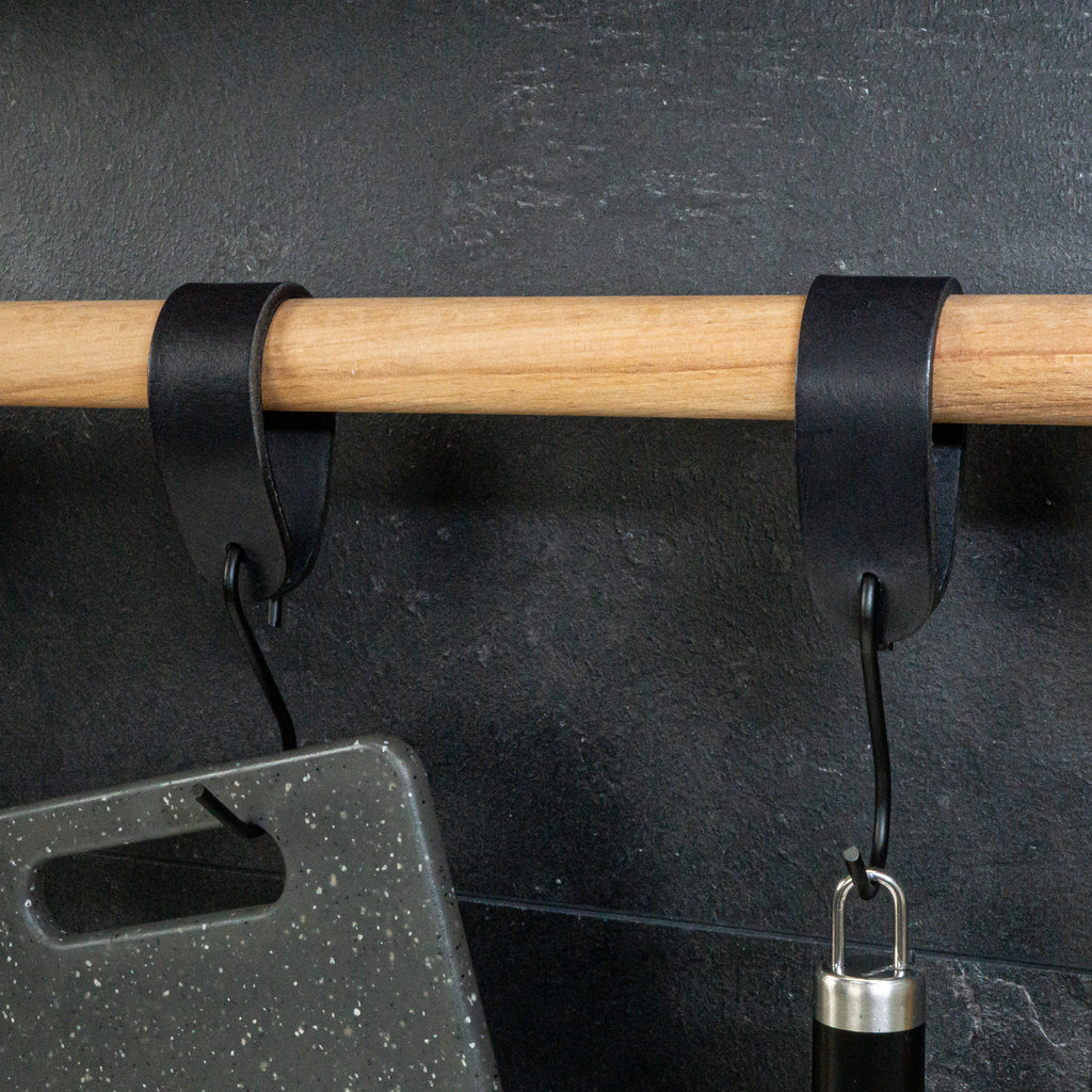 Luxe Wandrek – Wandplank met Leren Bevestiging – Keukenrek ophangbaar voor keukengerei incl. hangers – 100% Leer – Massief hout