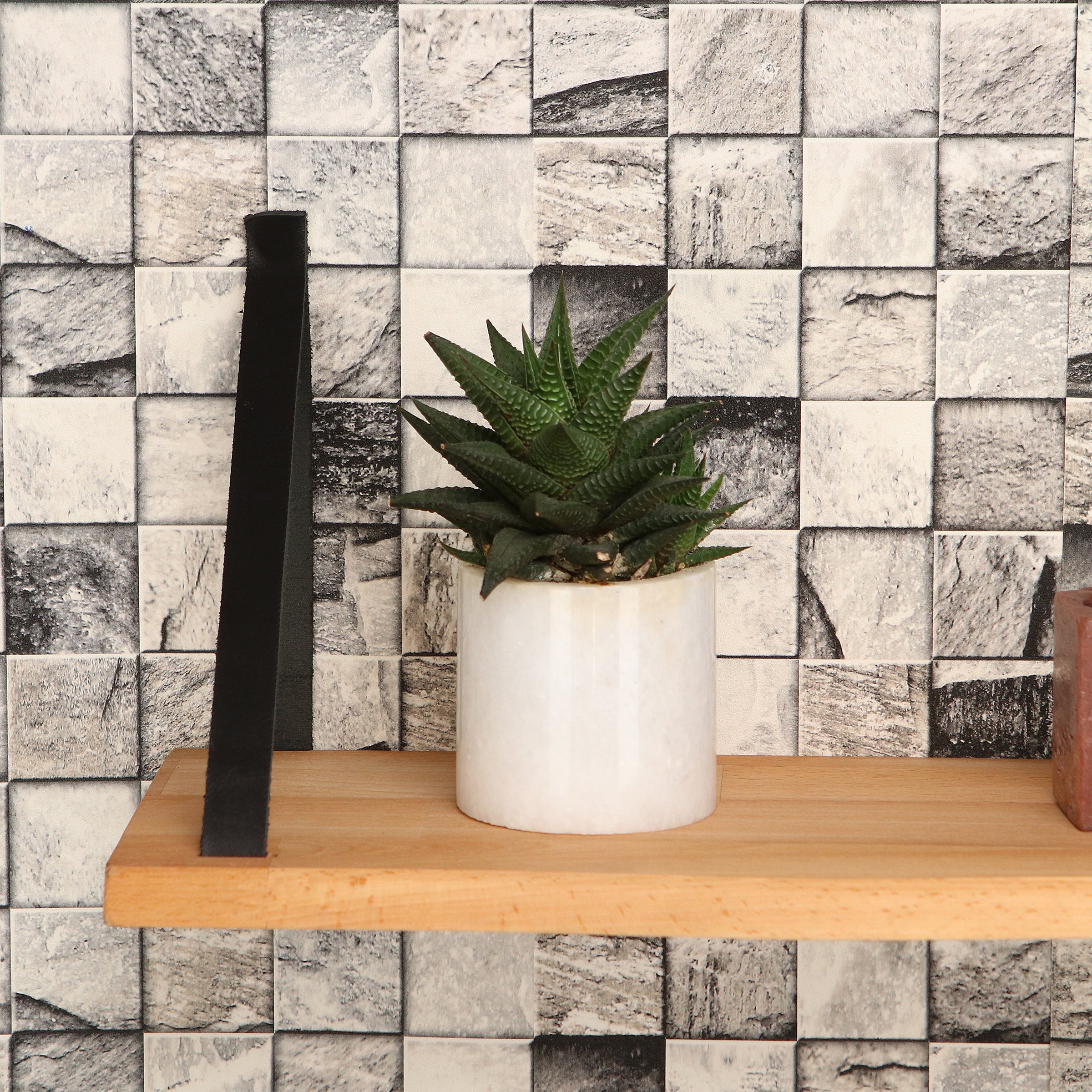 Wandplank 69 CM - Zwevende Boekenplank Met Zwarte Leren Riemen - Massief Hout