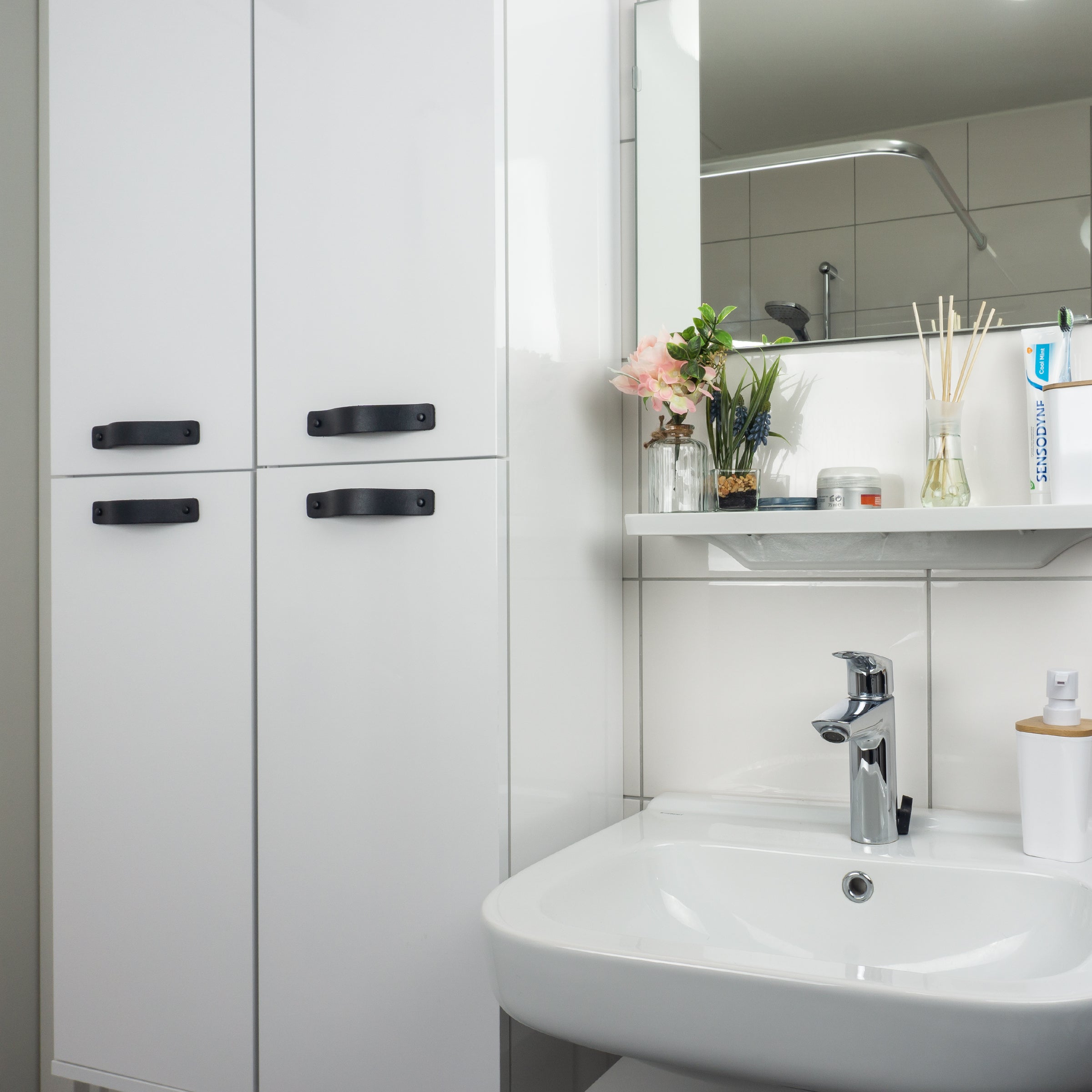 Leren Handgrepen 4 stuks – Meubelgreep – Handvaten Kast – Keukengreep – Ladegreep – Leren Lus – Incl. Sierschroeven – 100% Buffel Leer - Zwart